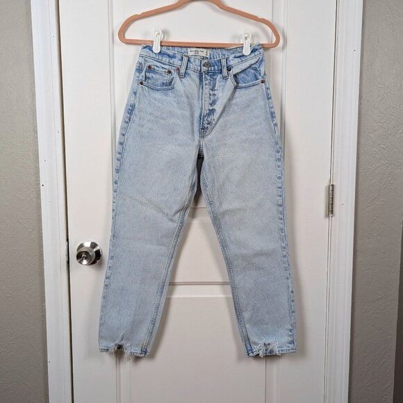 Abercrombie & Fitch | Light Wash High Rise Mom Jeans Size 27 - Picture 1 of 6